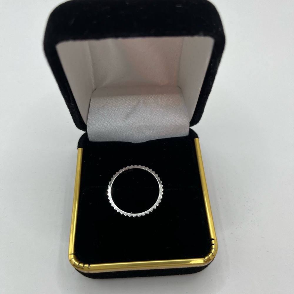 Ring Concierge Fluted White Gold Stackable Ring Size 6 - Picture 4 of 10